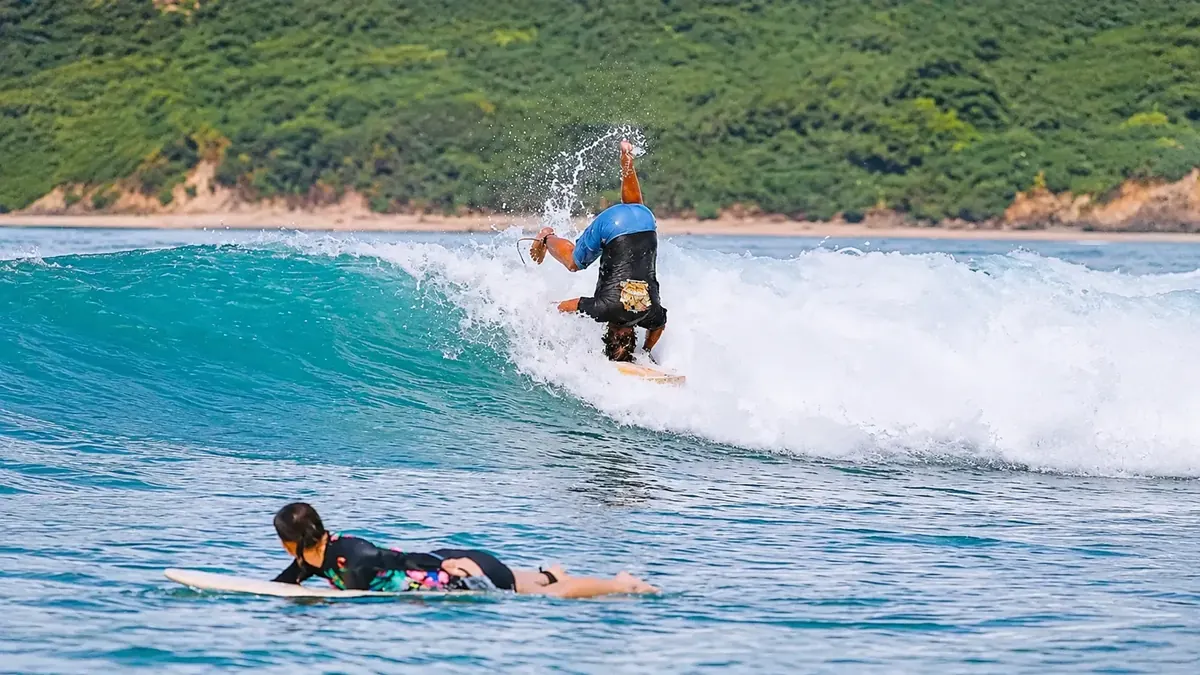 Freestyle Headstand on Wave